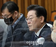 [포토]이재명, '尹 정권 검찰, 민주주의 파괴 도구로 전락...제재 논의해야'