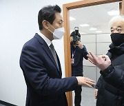 오세훈 시장, 이종철 유가족 대표와 대화