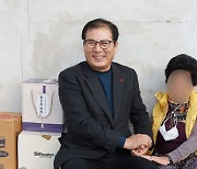 [포토] 이상익 함평군수, 소외계층 위문 활동 전개