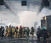 [속보] 尹대통령 “과천 터널 화재 추가 인명 피해 없도록 철저히 수색”