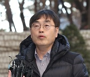 '한동훈 아파트 침입' 더탐사 강진구 대표 구속심사 출석