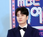 [포토] 영재, '주변 밝히는 훈훈한 비주얼'(2022 MBC 방송연예대상)