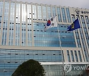 새벽 여성 혼자 일하는 편의점에 “파출소에서 보내서” 거짓말하고