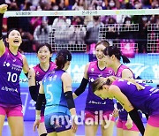 [MD포토] 30득점 김연경 '1-2위 혈투에서 승리했다!'