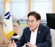 신년 인터뷰하는 서거석 교육감