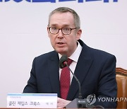 인사말 하는 콜린 제임스 크룩스 주한영국대사