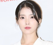 '기부 천사' 아이유, 연말 맞아 소외 계층에 총 2억 쾌척