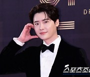 [포토] 이종석 '설레는 눈맞춤 볼하트'