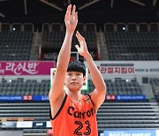 KBL 새 역사 전성현 "문경은·조성원 선배 장점 모두 닮고 싶어요"