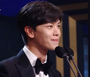 육성재, 최우수 연기상 “최고로 우수한 연기하는 겸손한 배우 될 것” [MBC 연기대상]