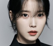 아이유, 또 2억원 기부 “소외 이웃 없이 행복한 연말 되길” [공식]