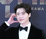 [포토] 이종석 '심쿵 볼하트'