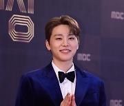 김우석, 사랑스런 박수 (2022 MBC 연기대상)[포토]