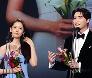 '베스트 커플' 임윤아♥이종석 "해외여행 못 갔지만 상 받아 기쁘다"  [2022 MBC연기대상]