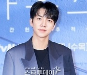 이승기, ‘2022 KBS 연기대상’ 참석…후크와 분쟁 후 첫 공식석상