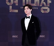 [T포토] 이종석 '대상 후보의 여유'