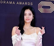 [T포토] 박주현 '하트 선물'