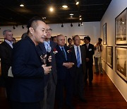 한국 대표 사진작가 김중만 별세…향년 68세