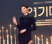 [포토] 차예련, '과감한 옆트임 의상 입고'(2022 KBS 연기대상)