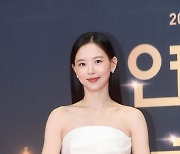 [포토] 강한나, '밀가루처럼 하얀 피부'(2022 KBS 연기대상)