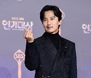 [포토] 김남길, '뭇 여성 마음 흔드는 멋진 하트~' (2022 SBS 연기대상)