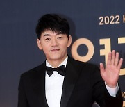 [포토] 김승수, '멋지게 나비 넥타이 매고'(2022 KBS 연기대상)