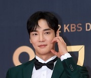 [포토] 강지섭, '카리스마 하트'(2022 KBS 연기대상)