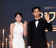 [포토] 변서윤-차학연, '선남선녀 커플'(2022 KBS 연기대상)