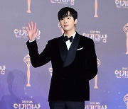 [포토] 안효섭, '완벽 슈트핏 뽐내며~' (2022 SBS 연기대상)