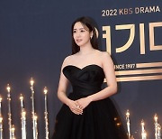 [포토] 함은정, '블랙 드레스로 시크하게~'(2022 KBS 연기대상)