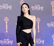 [포토] 이청아, '이런 드레스는 처음이야' (2022 SBS 연기대상)