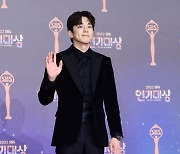 [포토] 김민규, '감탄을 부르는 멋진 모습' (2022 SBS 연기대상)