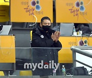 [MD포토] 최태웅 감독 '한 경기 출장 정지, 관중석에서 응원합니다'