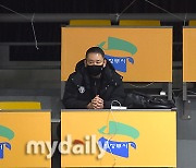 [MD포토] 코트에 함께 하지 못한 최태웅 감독