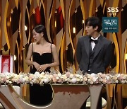 대상 트로피 떨어뜨린 신동엽…돌발 상황에 후보 5人 '당황' [2022 SBS 연기대상]