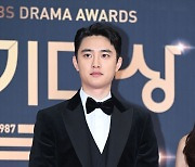 도경수,'레드카펫 긴장돼요' [사진]