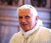 (FILE) VATICAN OBIT POPE BENEDICT XVI