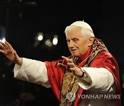 (FILE) VATICAN OBIT POPE BENEDICT XVI