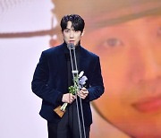 '우수상' 이준 "정용화랑 '차비'도 없었는데…잘 버텨온 나, 격려하고파"[KBS 연기대상]