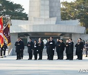 오세훈 서울시장, 새해 첫날 국립현충원 참배