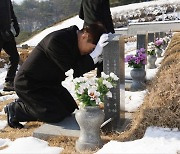 이필형 동대문구청장, 5.18묘역 참배 '위국헌신' 다짐