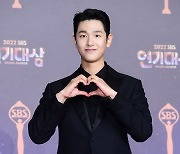 [포토] 이정준, '부드러운 미소로 하트~' (2022 SBS 연기대상)