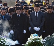 이재명 "한반도 위기…김대중·노무현 따라 새 희망 만들 것"