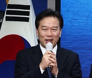 발언하는 정태호 더불어민주당 민주연구원장