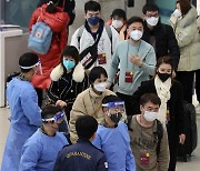 [포토]중국발 입국자 PCR 검사 첫날…인천공항 '혼선·당혹'