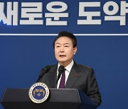 尹대통령 "한동훈에게 `대표 생각있냐` 물었더니 그냥 웃더라"