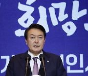 尹 "정부·기업 이제 한몸이 돼야 한다"