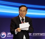 오세정 서울대 총장 "지금의 난세는 지성의 빈곤과 타락"