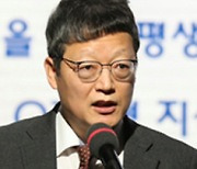 "디지털 대전환 시대, 혁신과 협력을 통한 위기 극복"