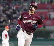 "KBO 슈퍼스타가 온다"…이정후 포스팅 소식 대서특필한 MLB